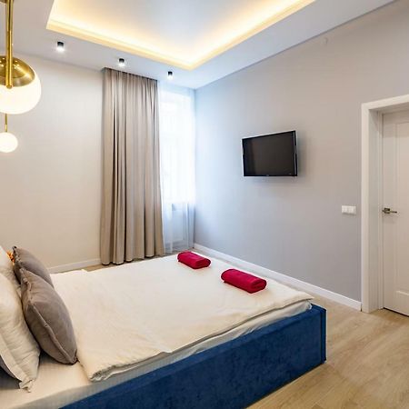 Two Bedroom Lviv Bagian luar foto