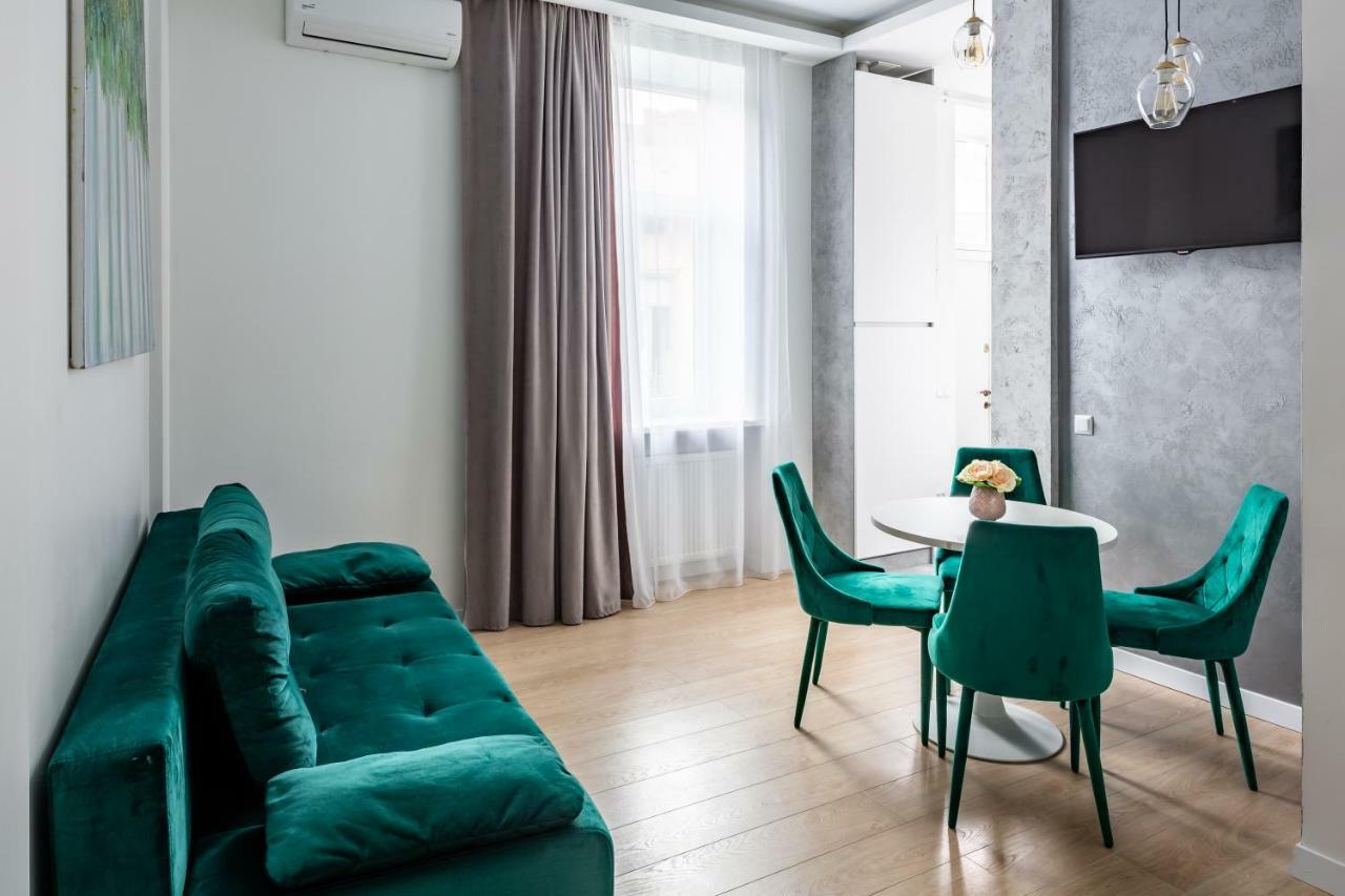 Two Bedroom Lviv Bagian luar foto