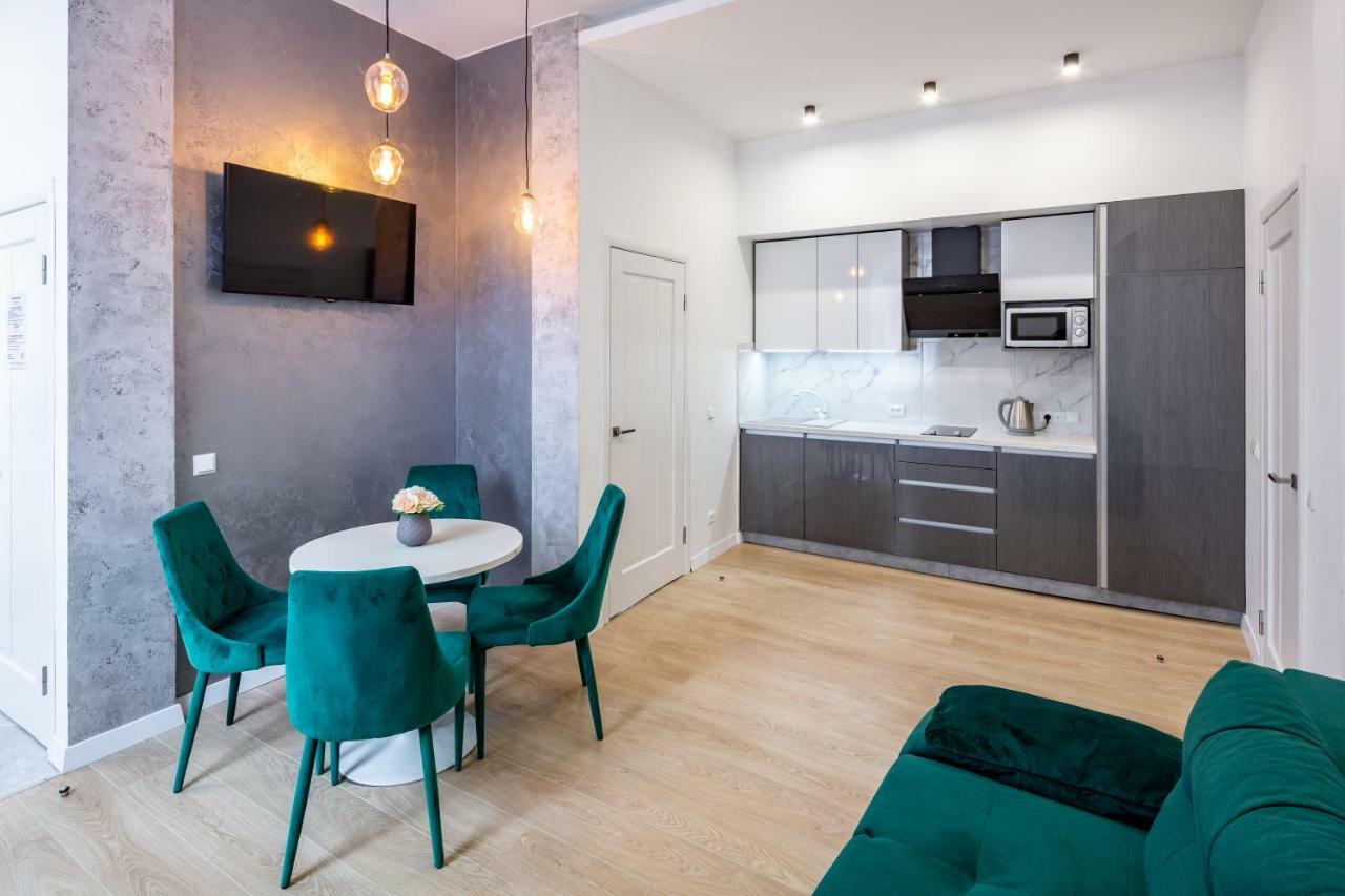 Two Bedroom Lviv Bagian luar foto