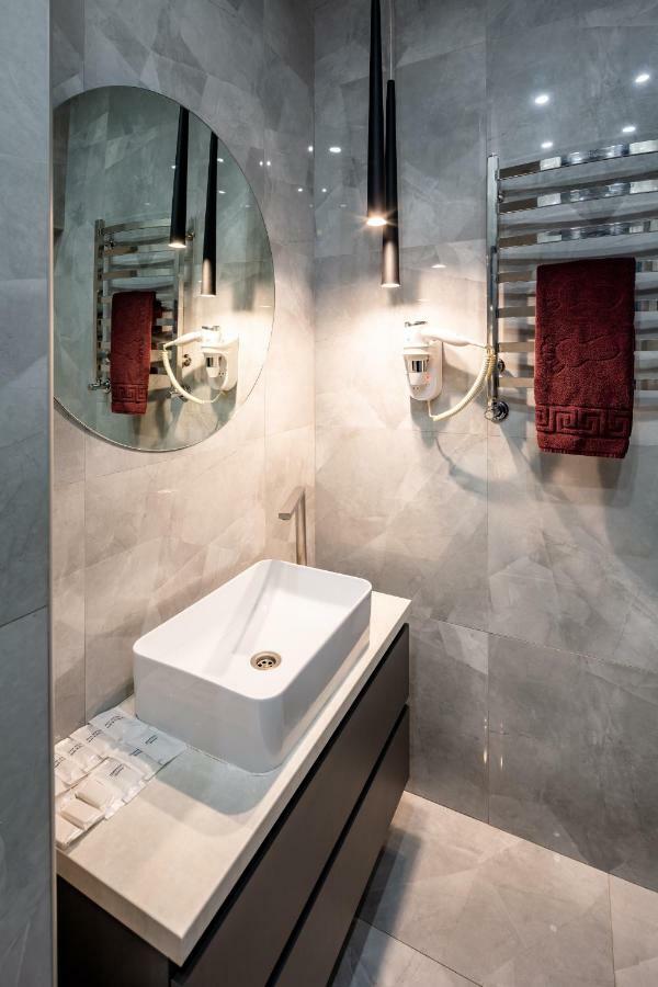 Two Bedroom Lviv Bagian luar foto
