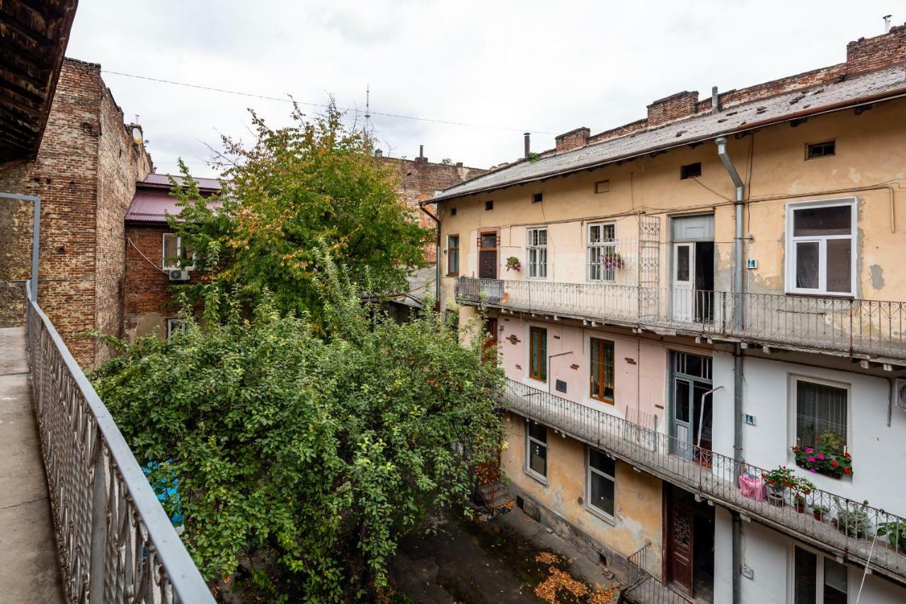 Two Bedroom Lviv Bagian luar foto