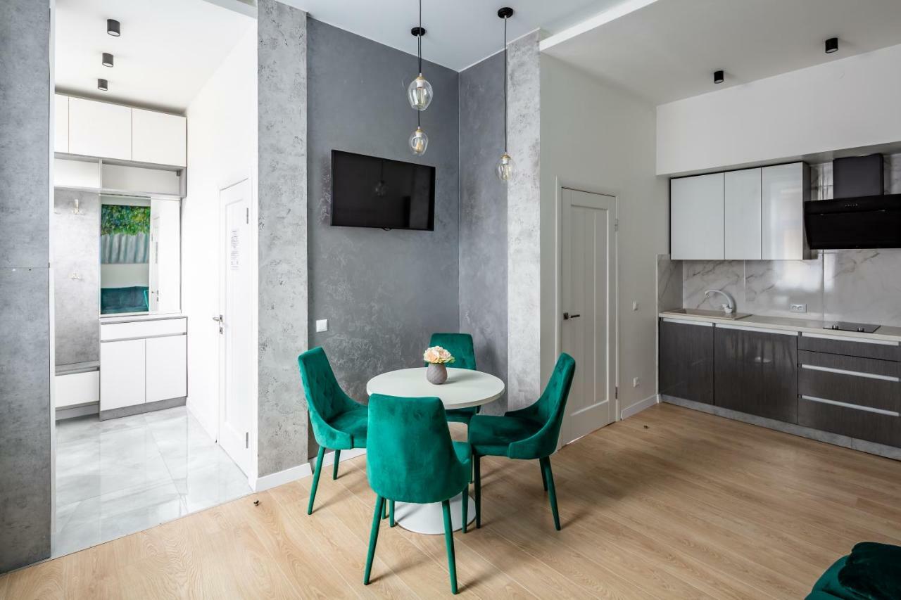 Two Bedroom Lviv Bagian luar foto